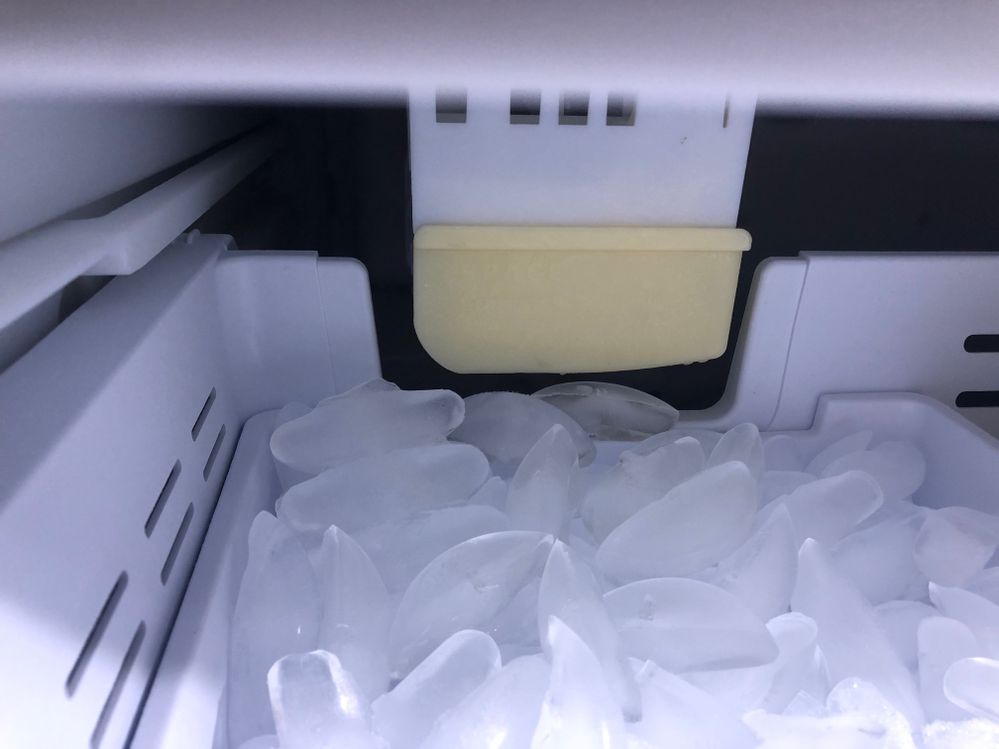 Solved: my ice maker drops ice on floor when i open the fr... - Samsung ...